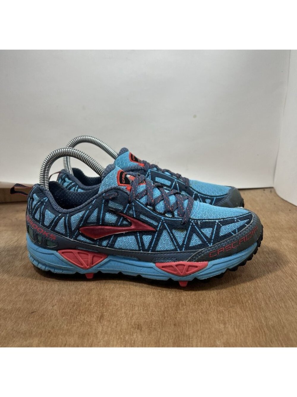 Brooks Cascadia 8 Women's Size 6 B (Medium) Trail Running Shoes Blue Red